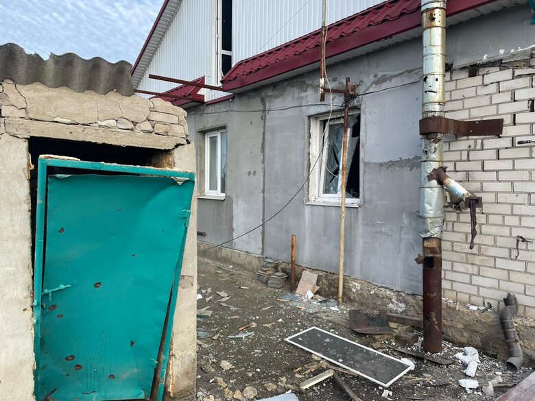 Наслідки ворожого обстрілу Херсона 04