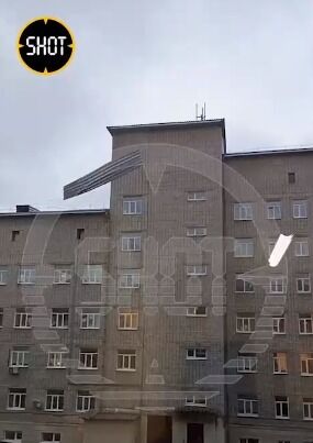 Кара небесна? У Росії прокотився потужний ураган: перевертав авто і зносив дахи. Фото та відео