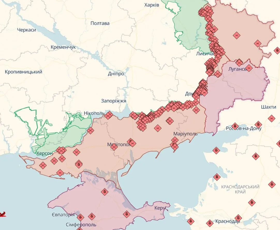 Окупанти облаштували позицію-приманку з макетами військової техніки. Фото