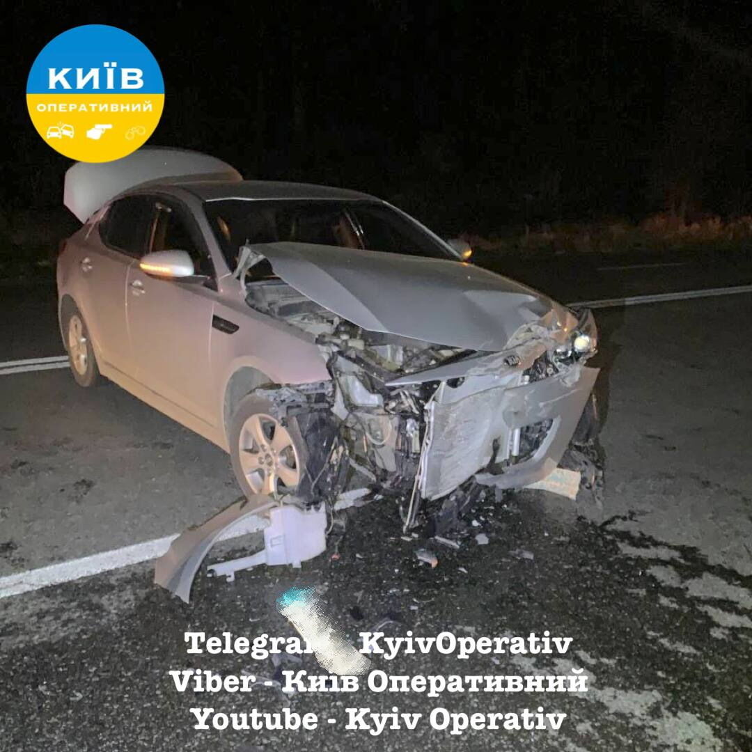 Під Києвом сталось лобове зіткнення двох легковиків: винуватець пішов з місця ДТП. Фото dqxikeidqxiqqeant