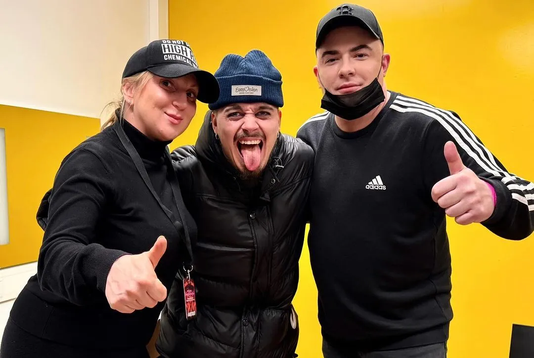 Тисячі людей кричали