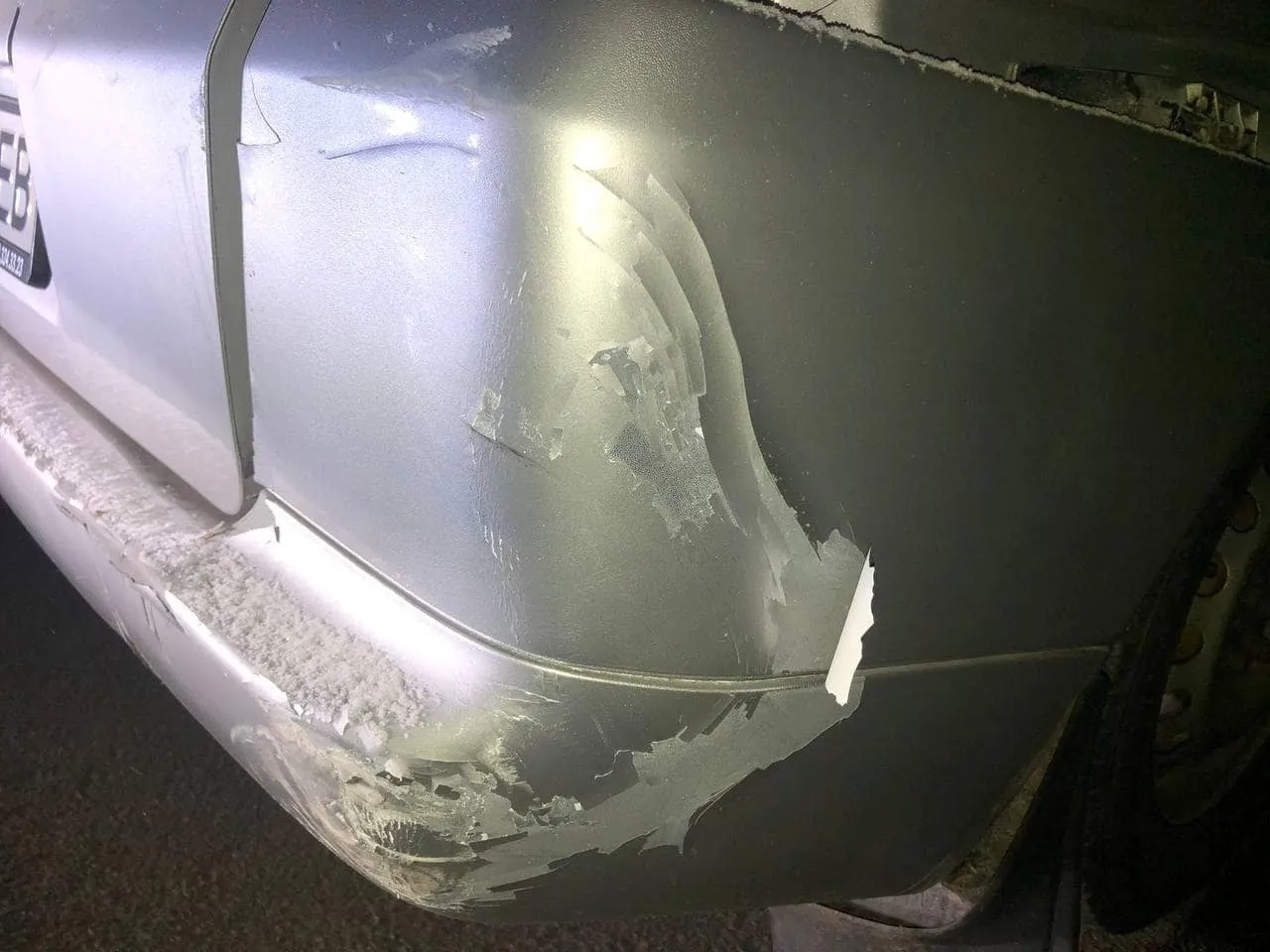 Під Києвом п’яний водій Mercedes збив пішохода: тікаючи з місця ДТП, він протаранив легковик. Фото