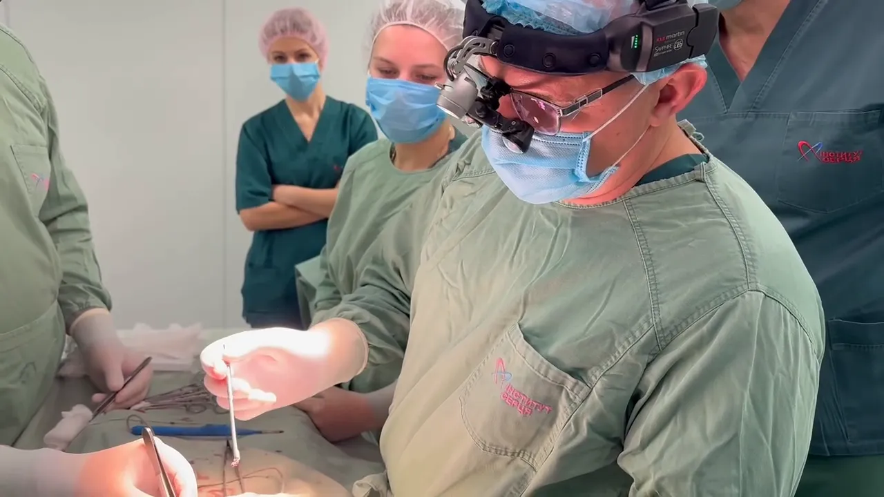 Потрапила під обстріл у Херсоні: із серця чотирирічної дівчинки дістали уламок російської міни. Відео dqxikeidqxitkant