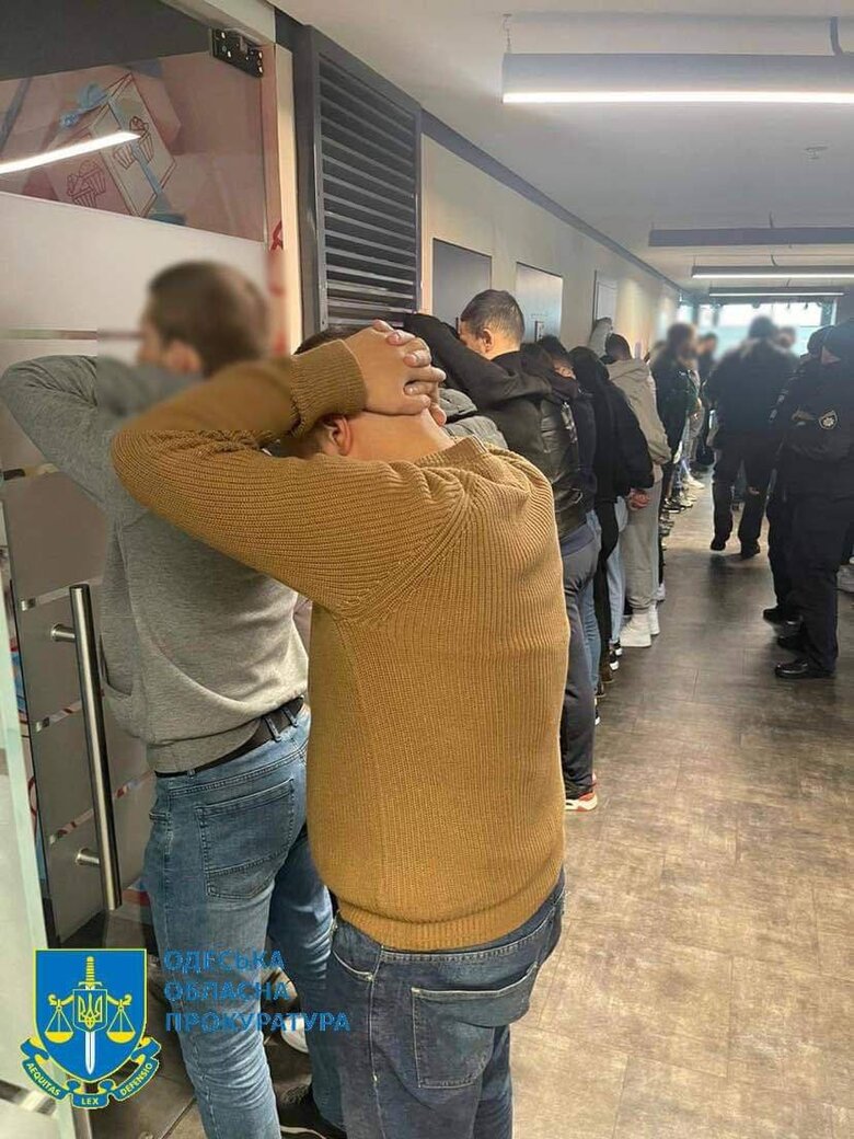 Действовали под видом работников инвесткомпании: в Одессе разоблачен мошеннический колл-центр с ежемесячным заработком до $200 тыс. 10