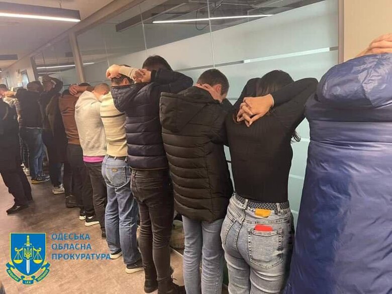 Діяли під виглядом працівників інвесткомпанії: в Одесі викрито шахрайський кол-центр з щомісячним заробітком до $200 тис 01 dqxikeidqxitkant