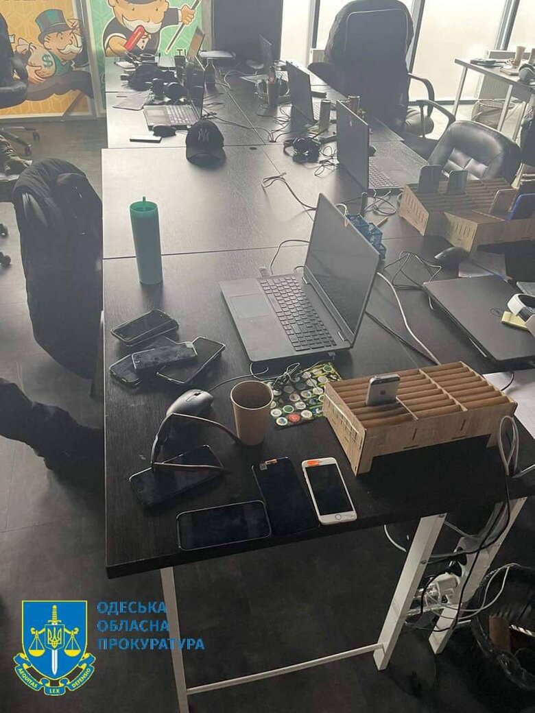 Действовали под видом работников инвесткомпании: в Одессе разоблачен мошеннический колл-центр с ежемесячным заработком до $200 тыс. 02