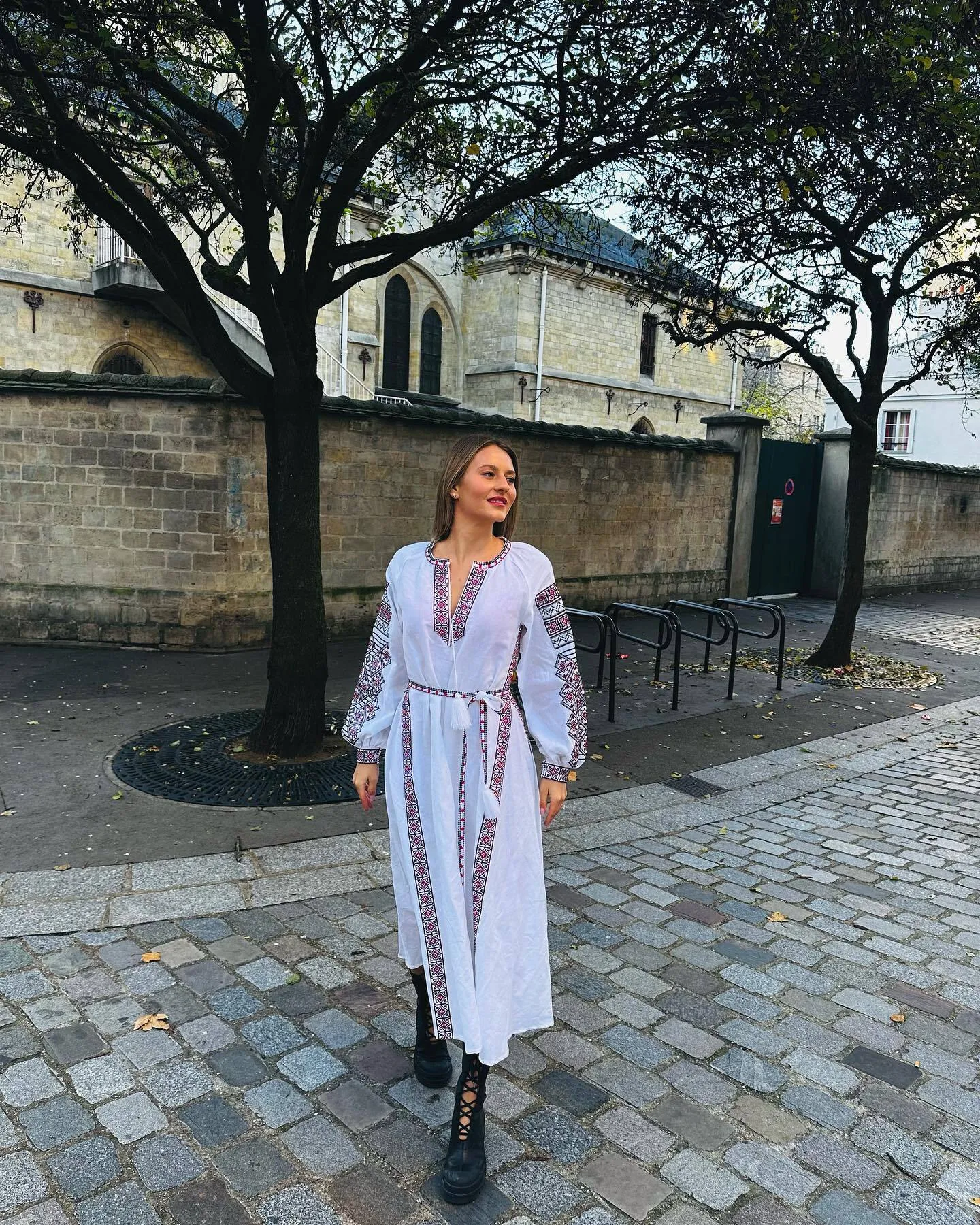 Известная украинская теннисистка одела в Париже платье-вышиванку и поразила сеть своим видом. Фото