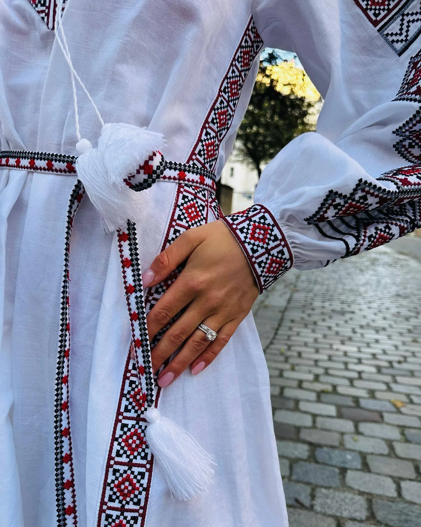 Відома українська тенісистка одягла у Парижі сукню-вишиванку та вразила мережу своїм виглядом. Фото dqxikeidqxiqqeant