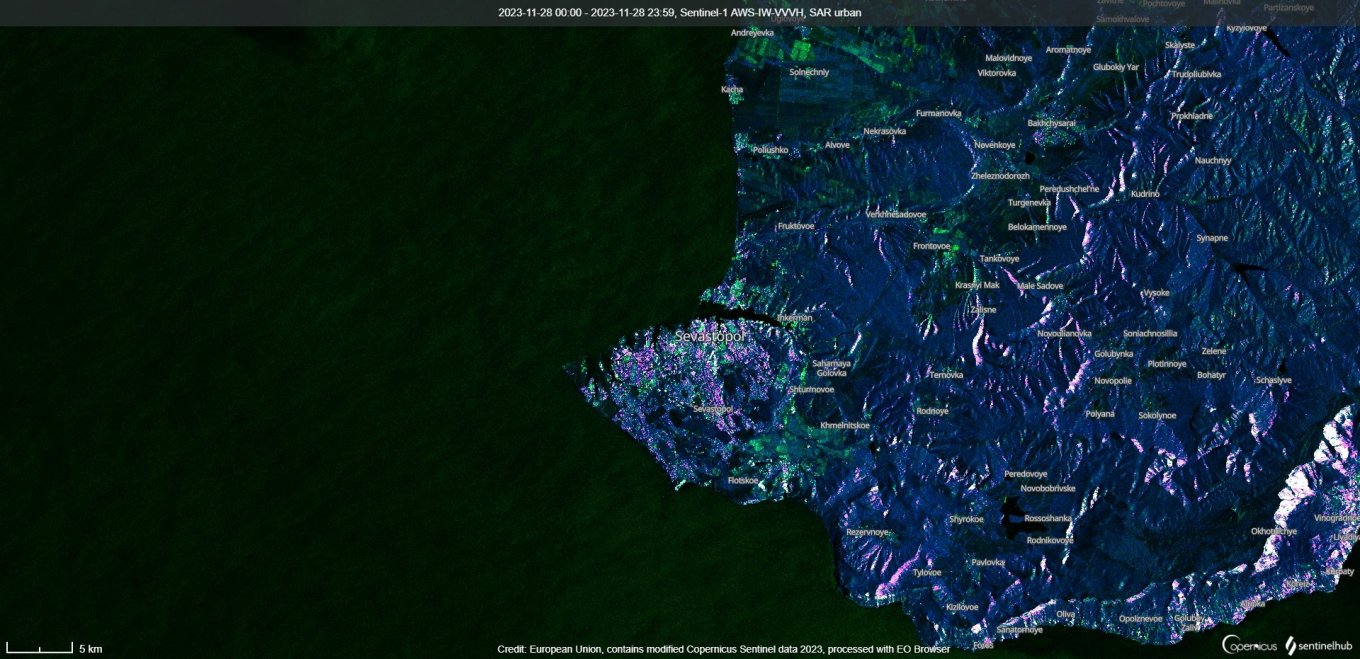 Оккупанты очень плотно прикрыли бухту Севастополя РЭБом. Это видно даже из космоса (фото)
