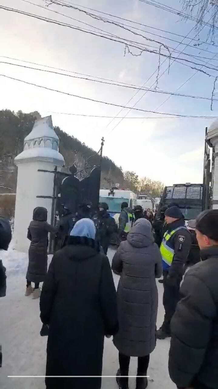Из Кременецкого монастыря выселили представителей УПЦ МП: те пожаловались на