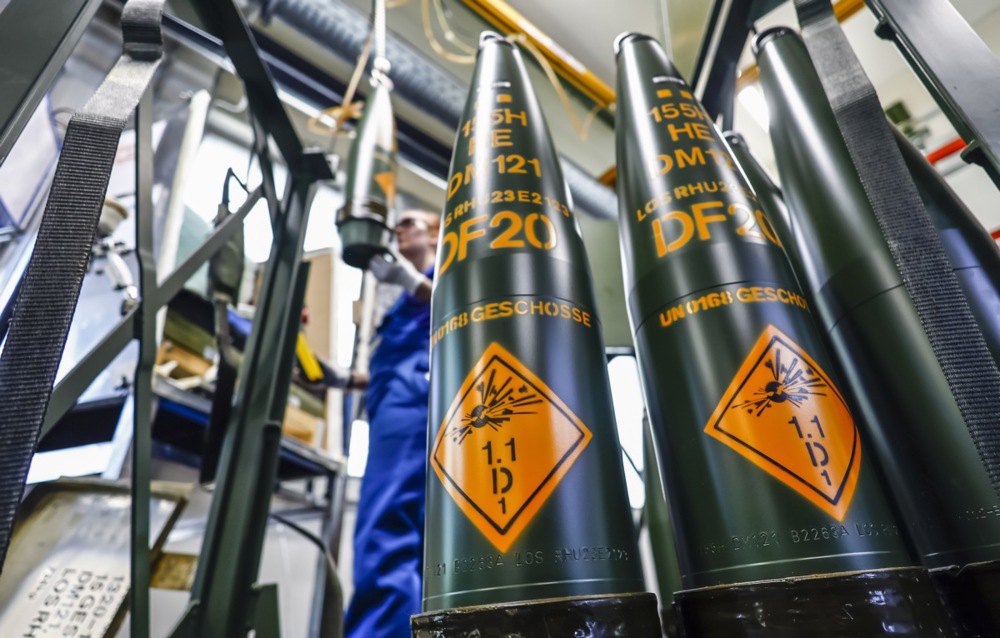Виробництво 155-мм артилерійських снарядів на заводі Rheinmetall , Німеччина, 06 червня 2023 р.