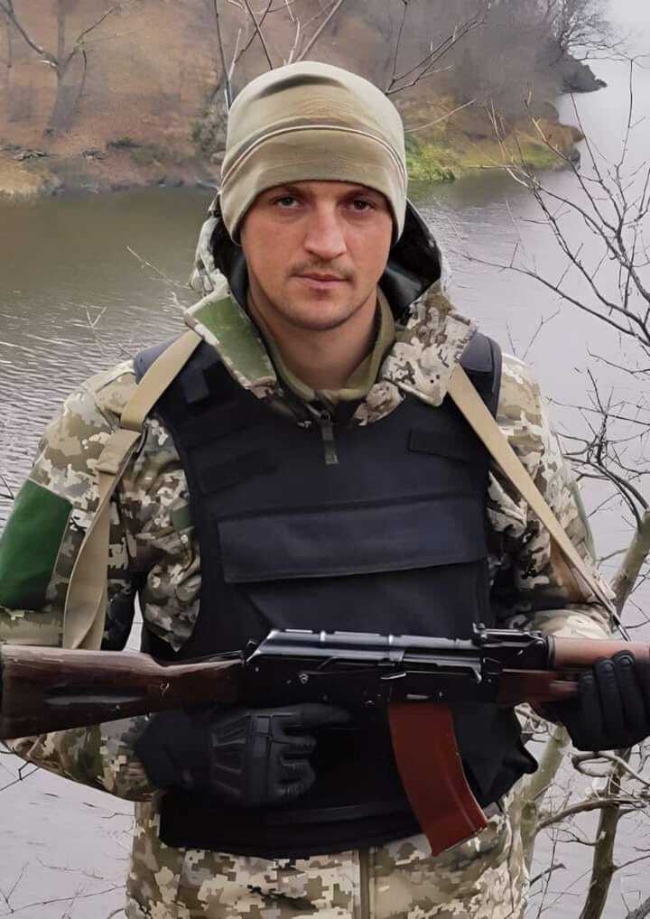 Йому назавжди буде 29: у Прилуках на колінах попрощалися з воїном, який загинув за Україну. Фото dqxikeidqxitkant