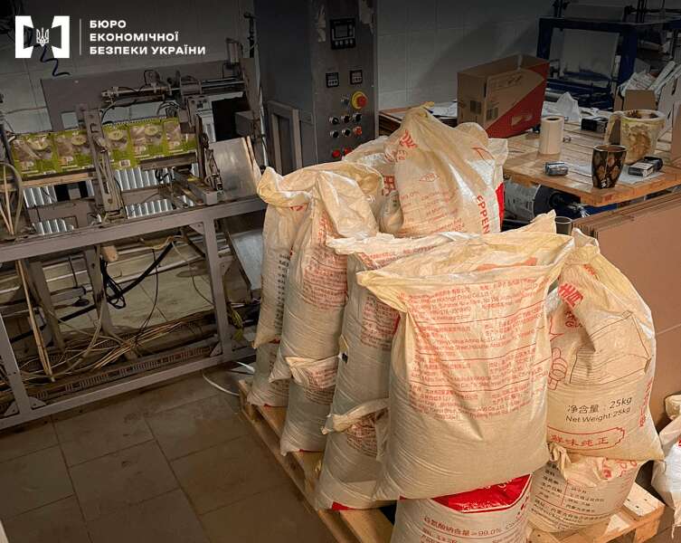 БЕБ викрило масштабне виробництво фальсифікованої харчової продукції в парку Межигір’я dqxikeidqxitkant