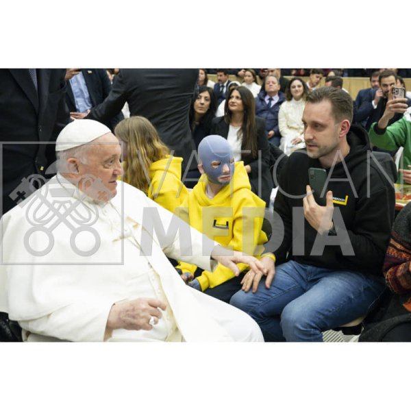 9-річний українець, який постраждав від ракетного удару ЗС РФ, зустрівся з Папою Римським