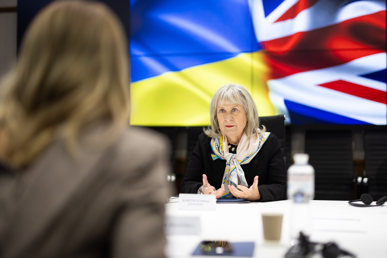 Елена Зеленская поразила новым костюмом с оригинальным воротничком (фото)