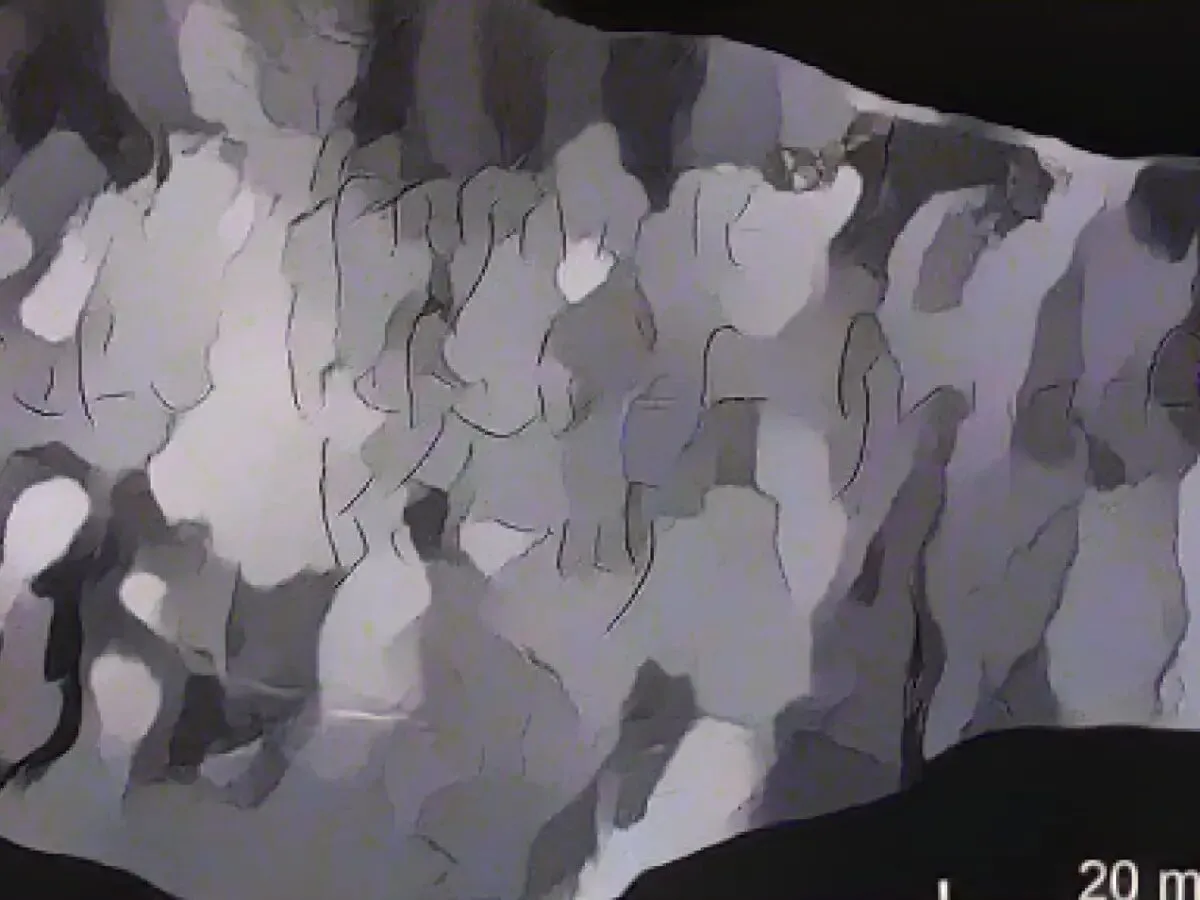 В Германии нашли средневековую табличку с проклятием дьявола (фото)