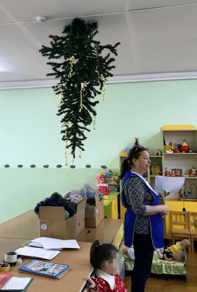 Елка на потолке, новый год, Россия, дети, понравилось родителям, необычная идея, дети, детский сад, dqxikeidqxidant