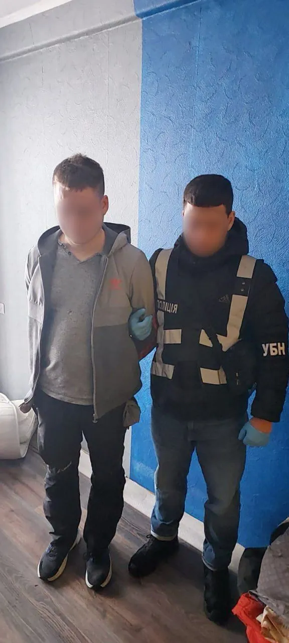 У Києві затримали росіянина-нелегала: збував наркотики та схвалював вбивства окупантами цивільних в Ірпені. Фото dqxikeidqxitkant