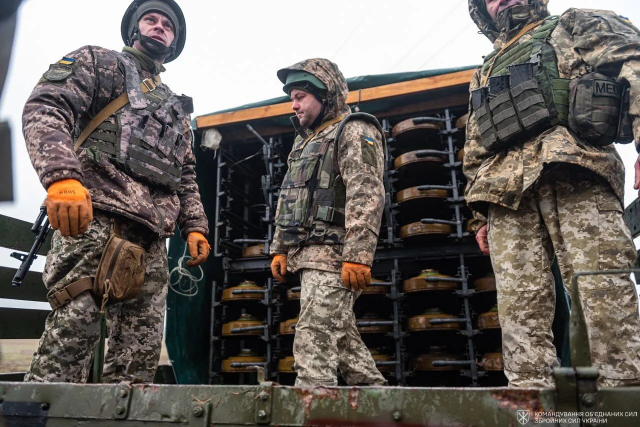 У границы с Беларусью в разгаре строительные работы: у Наева показали фото возведения фортификаций