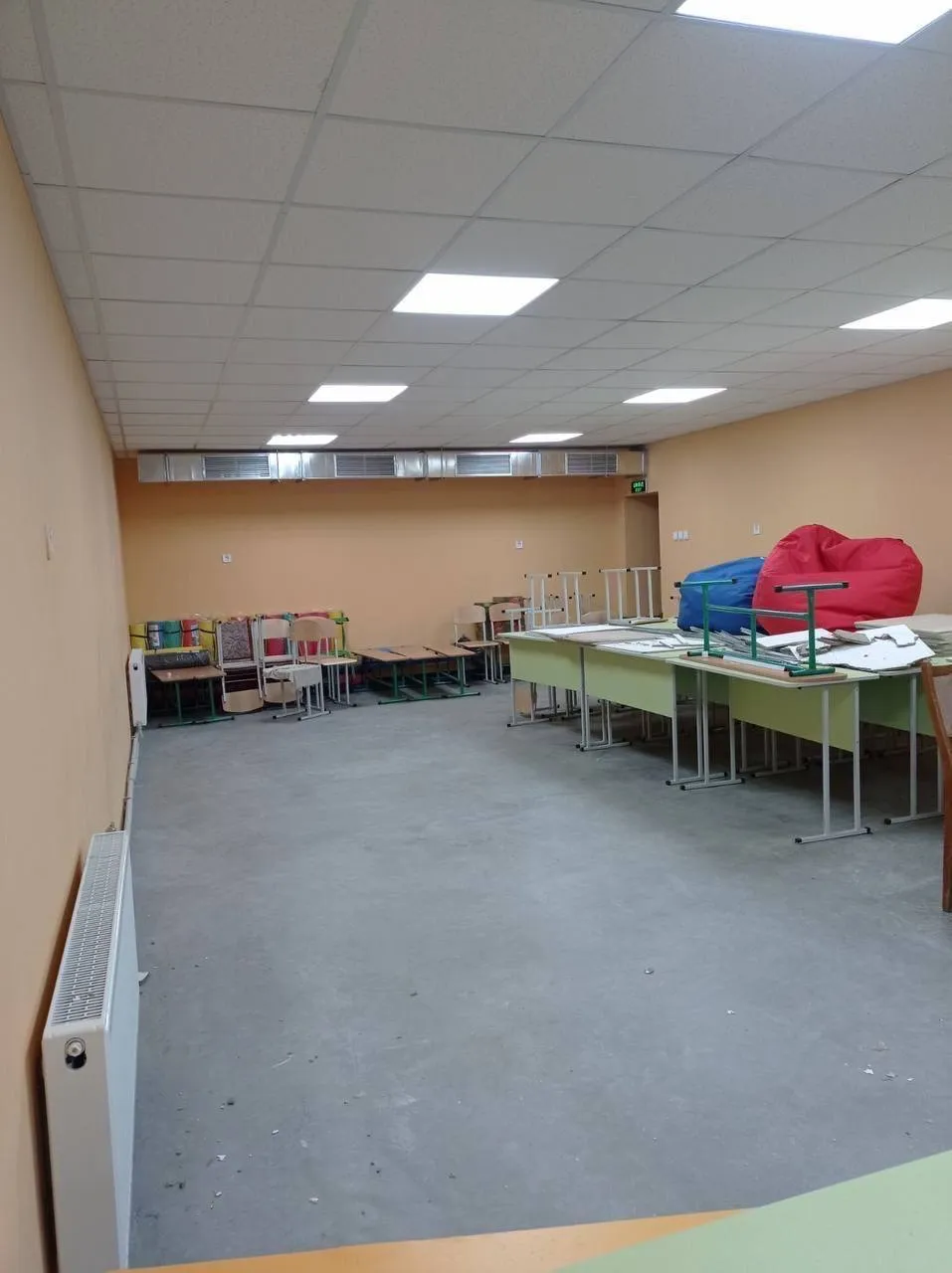 В Киеве отремонтировали укрытие школы, где во время воздушной тревоги обвалился потолок. Фото и видео dqxikeidqxitkant