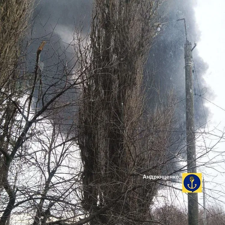 В Іловайську вибухнуло нафтосховище окупантів, почалася пожежа. Фото