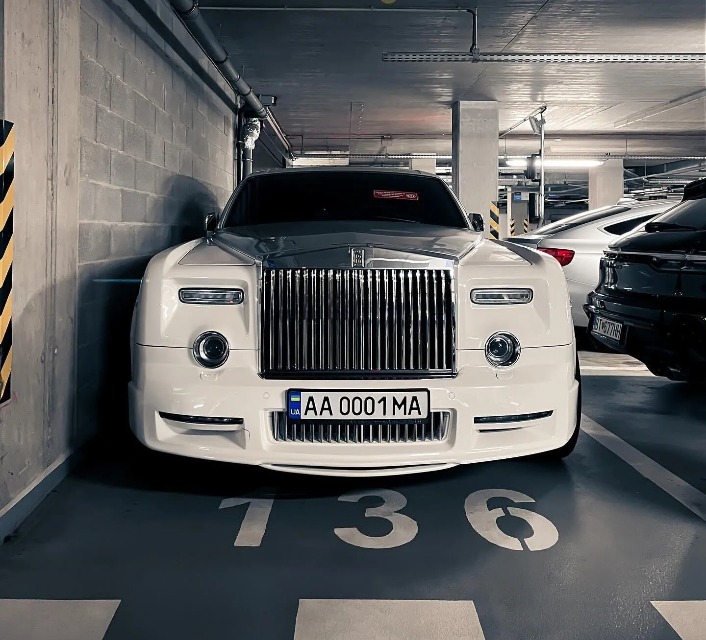     Rolls-Royce Phantom   :   .  dqxikeidqxiqqeant