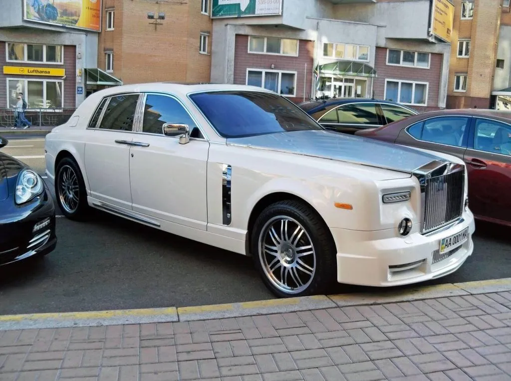    Rolls-Royce Phantom   :    . 