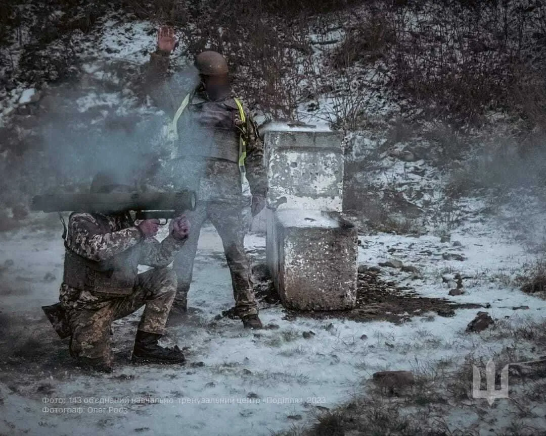 Справжнє мистецтво вогню: в ЗСУ показали, як освоюють принципи роботи вогнеметів. Фото dqxikeidqxitkant