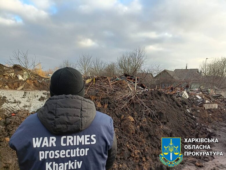 Наслідки ворожих обстрілів Ізюмщини: двоє загиблих, вщент зруйновано будинок 05