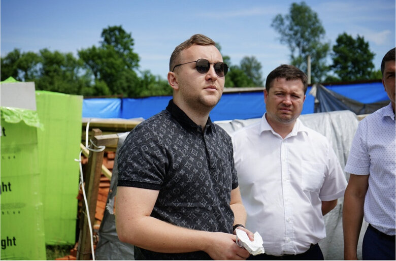 Золотий вагон, піщаний кар’єр та лакшері вечірки: за що постачальник Міноборони давав ДБР хабар у $500 тисяч 02 Золотий вагон, піщаний кар’єр та лакшері вечірки: за що постачальник Міноборони давав ДБР хабар у $500 тисяч 02 dqxikeidqxitkant