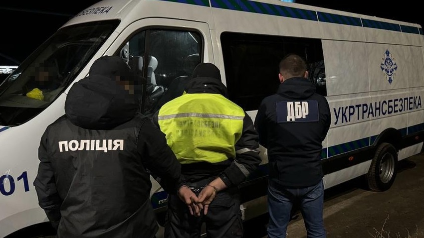 В Одесской области инспектор Укртрансбезопасности попался на поборах с зернотрейдерами dqxikeidqxiqqeant