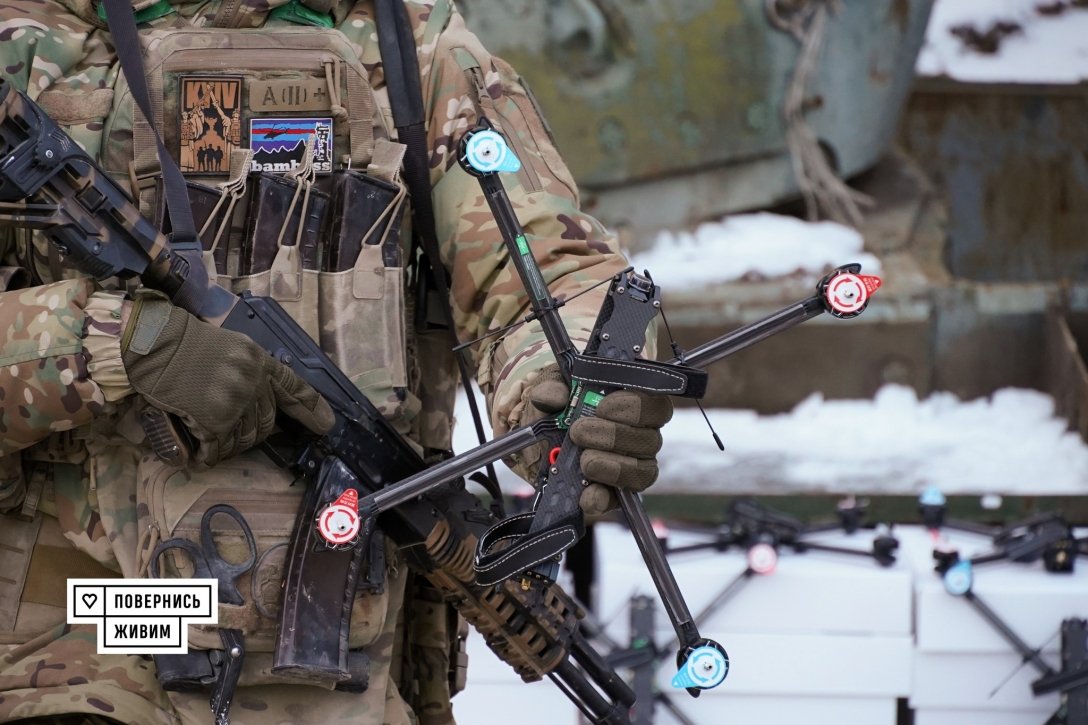 военный, азов, дрон dqxikeidqxitkant