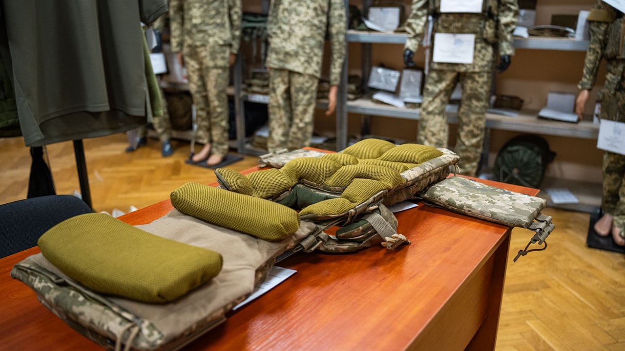 Минобороны сертифицировало второй бронежилет для женщин-военных dqxikeidqxitkant