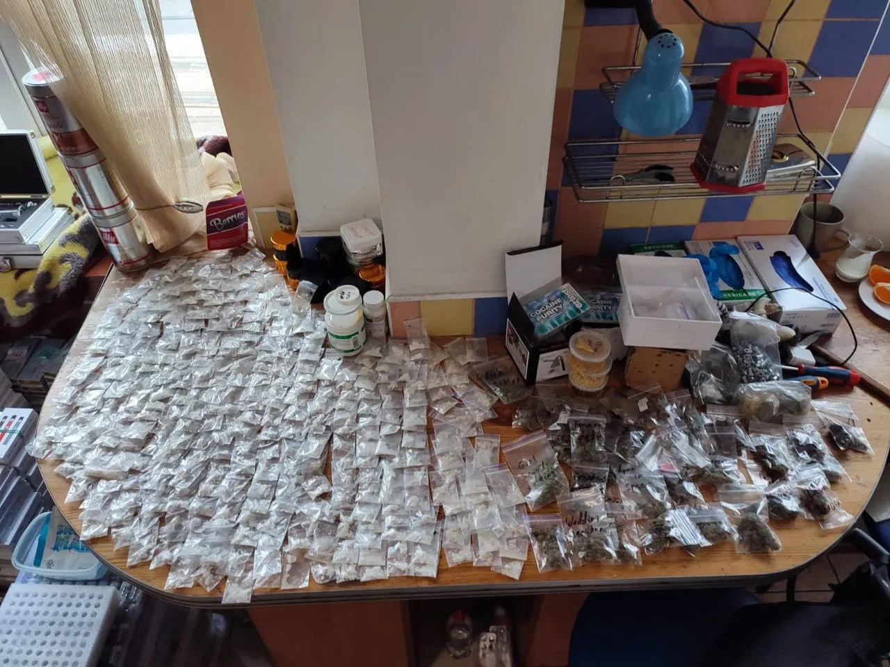 Заробляли до 100 млн грн на рік: у Києві викрили наркоугруповання. Фото і відео