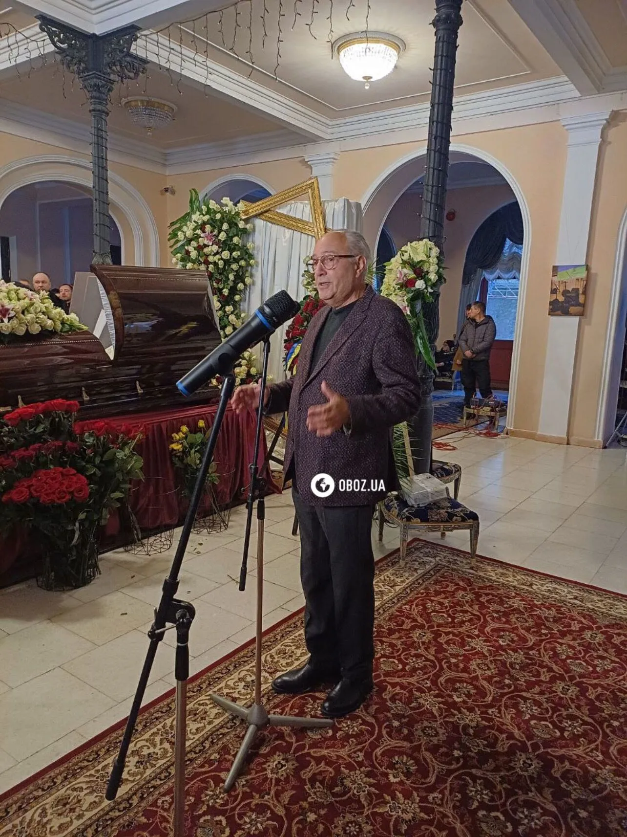 В Киеве прощаются с Виталием Белоножко: пришли Филарет и военные ВСУ, а Лобода и Ротару передали цветы