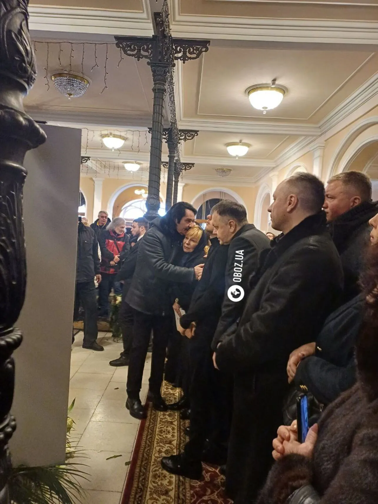 В Киеве прощаются с Виталием Белоножко: пришли Филарет и военные ВСУ, а Лобода и Ротару передали цветы