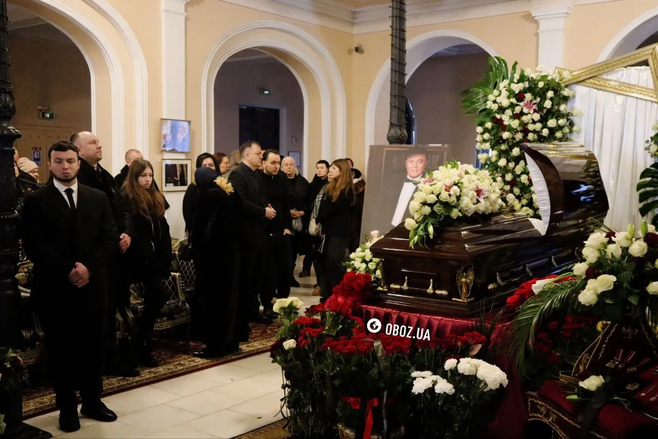 В Киеве прощаются с Виталием Белоножко: пришли Филарет и военные ВСУ, а Лобода и Ротару передали цветы