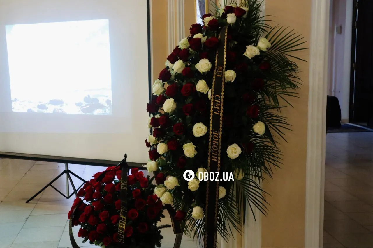 У Києві прощаються з Віталієм Білоножком: прийшли Філарет і військові ЗСУ, а Лобода й Ротару передали квіти