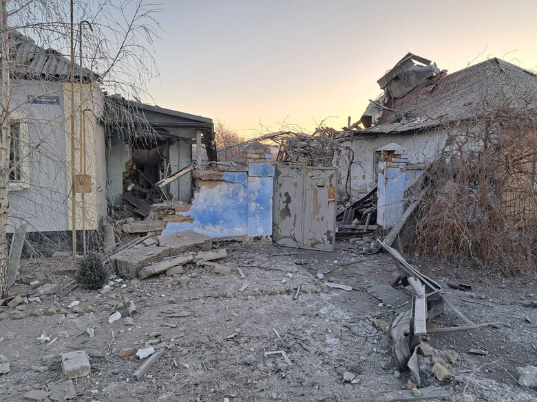 Противник обстрелял Берислав, ранен человек 04