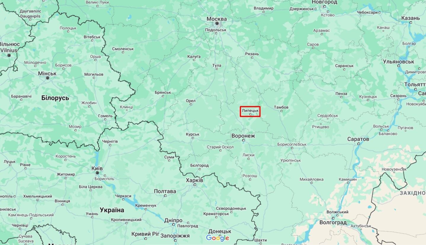 В российском Липецке прорвало теплосеть: посреди города бьют горячие гейзеры. Видео