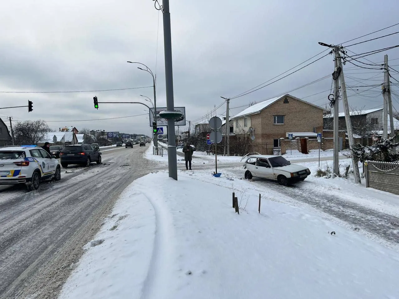 Під Києвом зіткнулися два легковики: одна з машин dqxikeidqxiqqeant