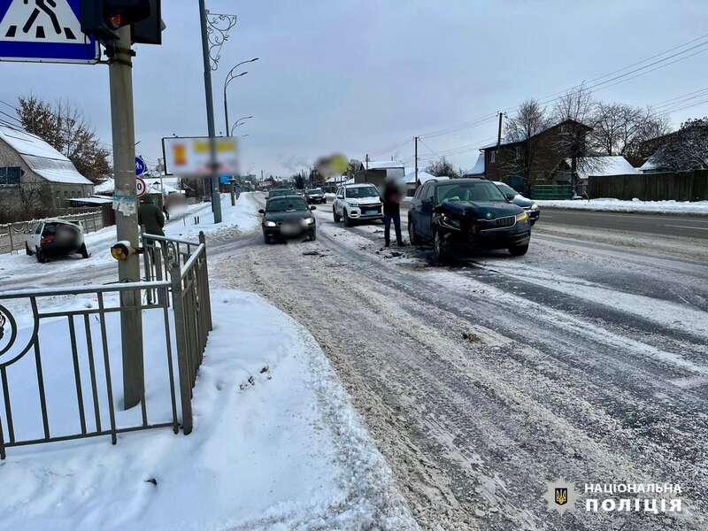 Під Києвом зіткнулися два легковики: одна з машин