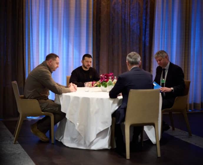 Володимир Зеленський під час Всесвітнього економічного форуму в Давозі зустрівся з Єнсом Столтенбергом dqxikeidqxiqqeant