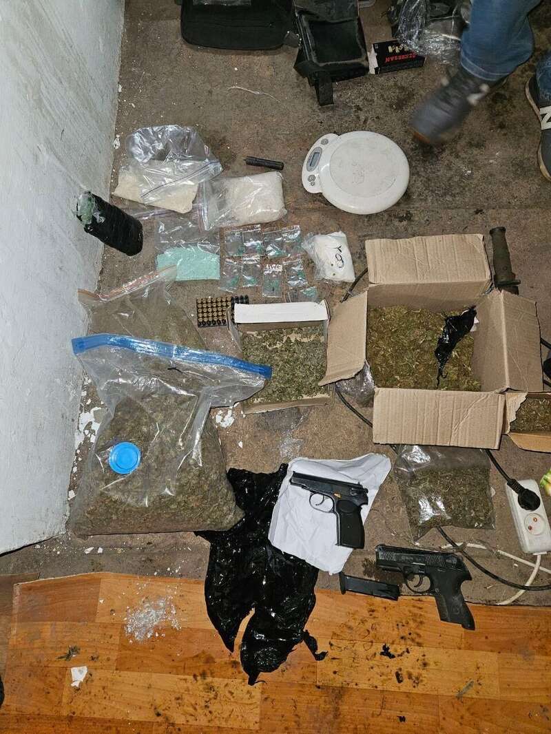 В Днепропетровской области разоблачены 17 участников преступной организации, которая сбывала наркотики и психотропы. Фото