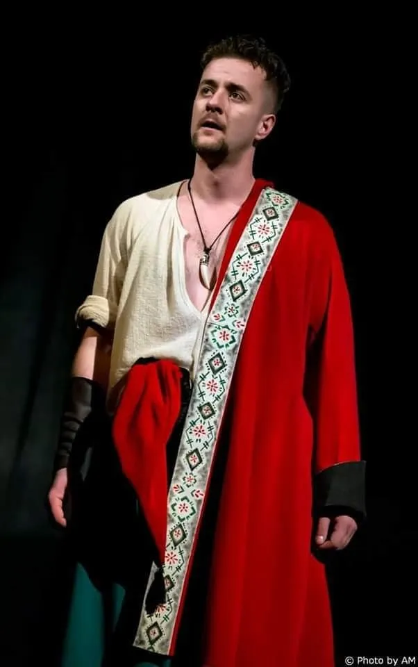 Йому назавжди буде 31: у Рівному попрощалися з актором Володимиром Федінчуком, який загинув у боях за Україну. Фото