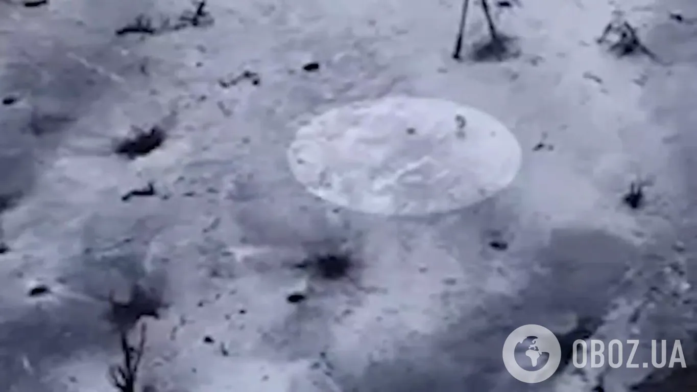 Двое военнослужащих успешно выбрались из здания