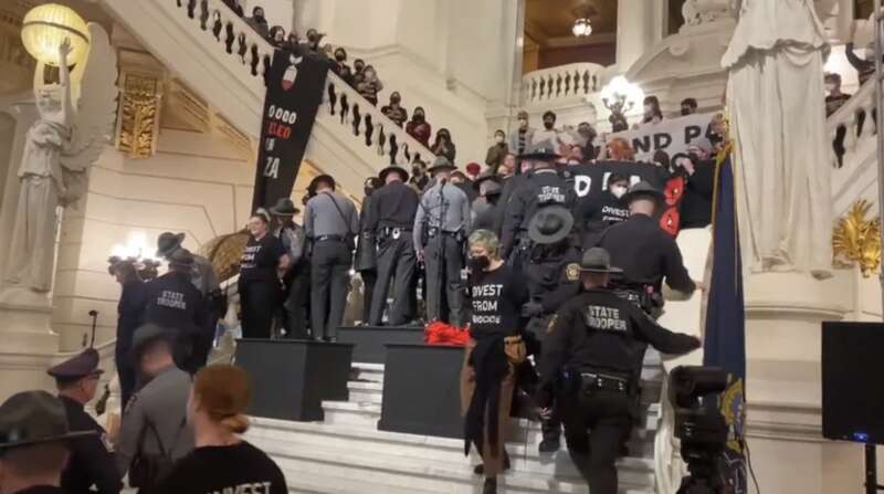 У Пенсільванії в США пройшов пропалестинський мітинг: 200 чоловік затримала поліція. Фото