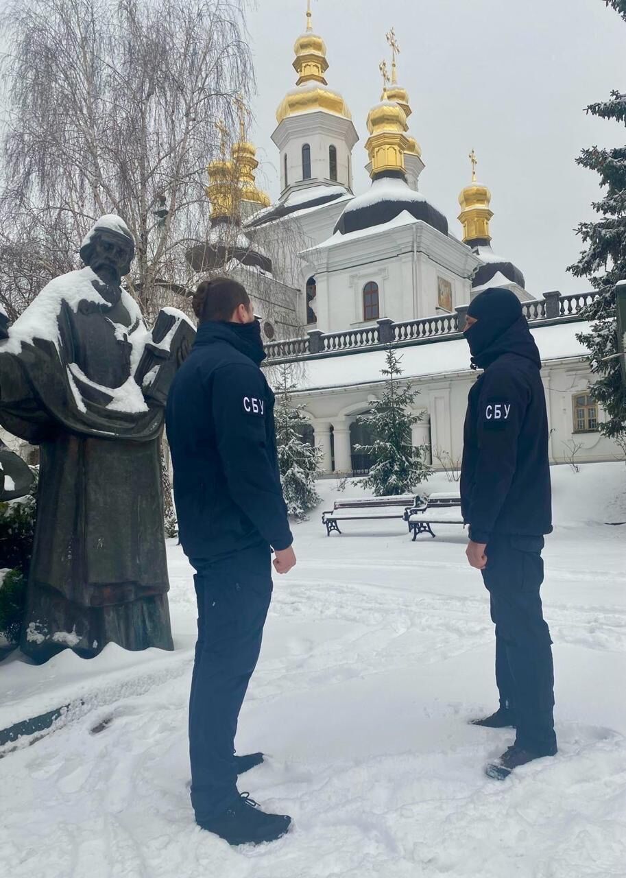 СБУ проводит обыски в Киево-Печерской Лавре: первые детали и фото dqxikeidqxiqqeant
