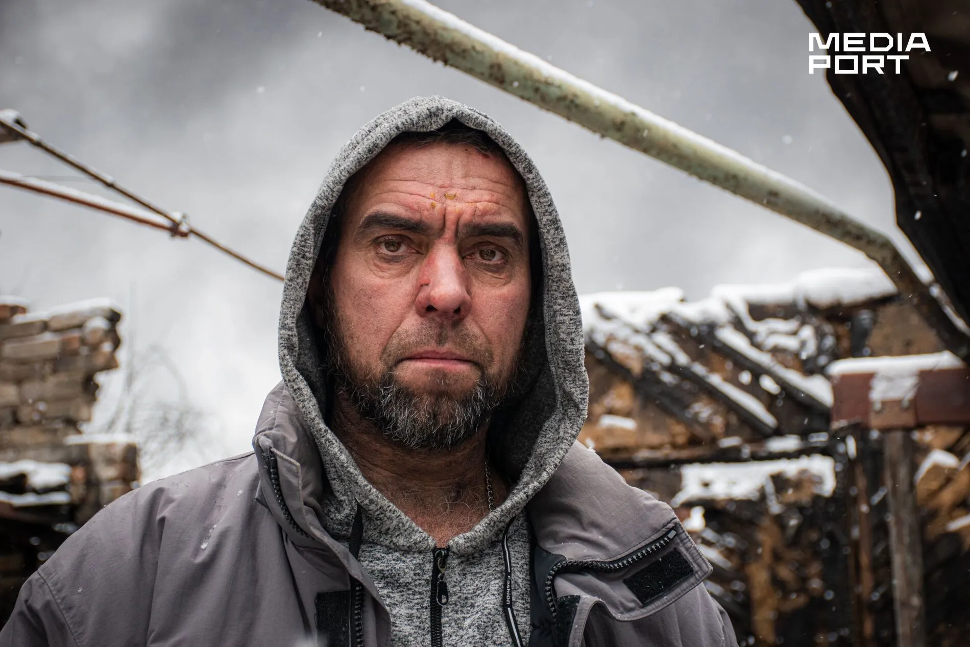 Могли згоріти живцем: харків’янин врятував сусідів після удару РФ по нафтобазі. Фото героя dqxikeidqxitkant