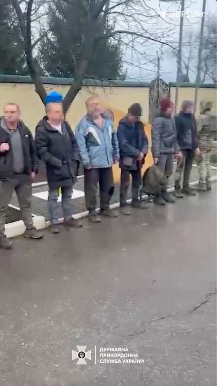 Лишь километр не дошли: на границе с Молдовой остановили группу из восьми ухилянцев. Видео dqxikeidqxiqqeant